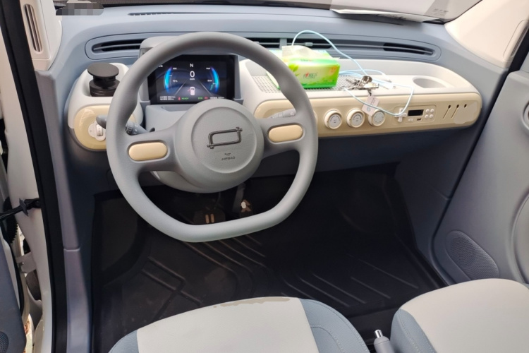 奔腾小马 2025款 222km 灵动马中控内饰12