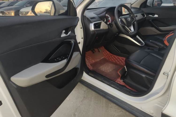 宝骏510 2019款 1.5L CVT劲享型 国VI中控内饰7003