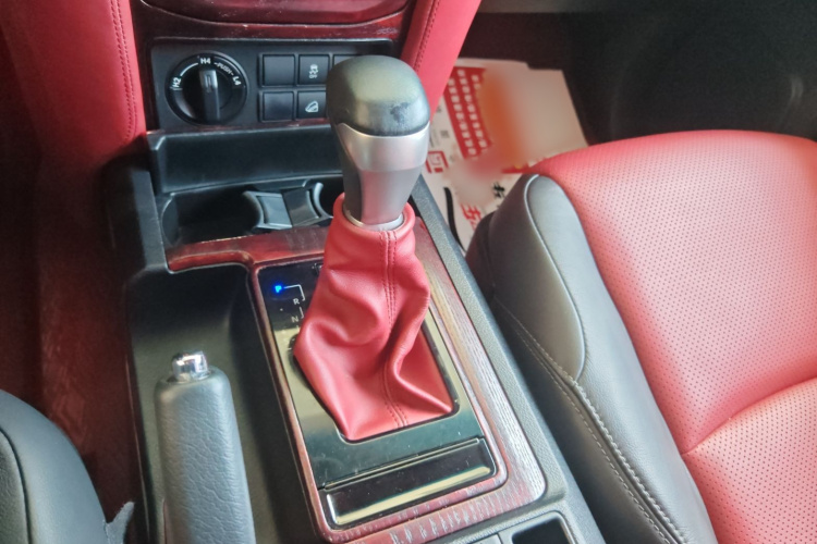 丰田 普拉多 2019款 3.5L 自动TX-L尊享版后挂备胎局部细节18