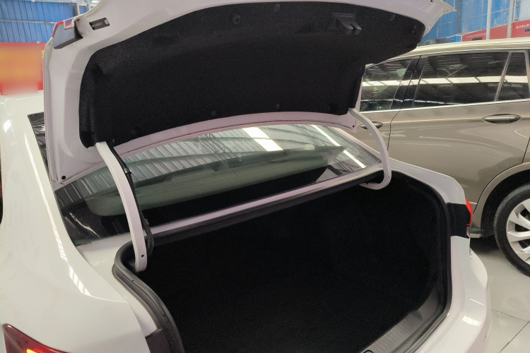 别克 英朗 2019款 18T 自动互联精英型 国VI机舱底盘23