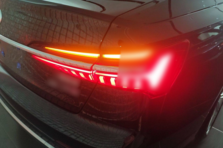 奥迪A6L 2024款 45 TFSI 臻选动感型车身外观9