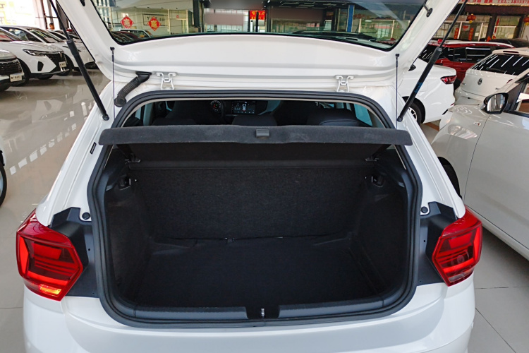 大众 Polo 2019款 Plus 1.5L 自动全景乐享版机舱底盘23