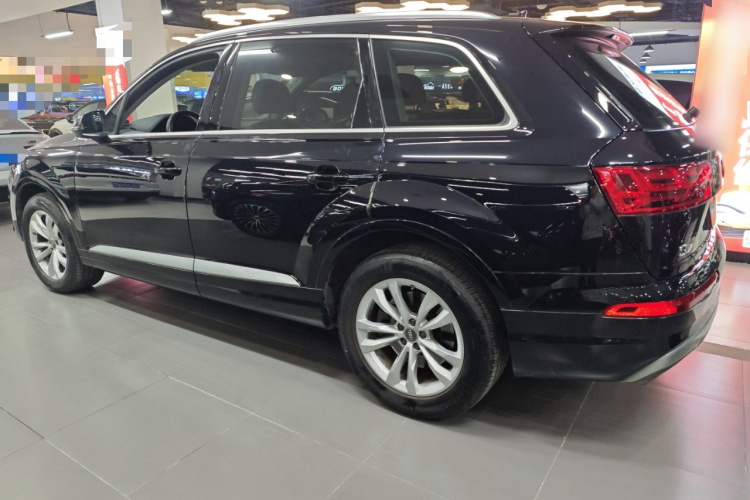 奥迪Q7 2019款 45 TFSI 舒适型车身外观4