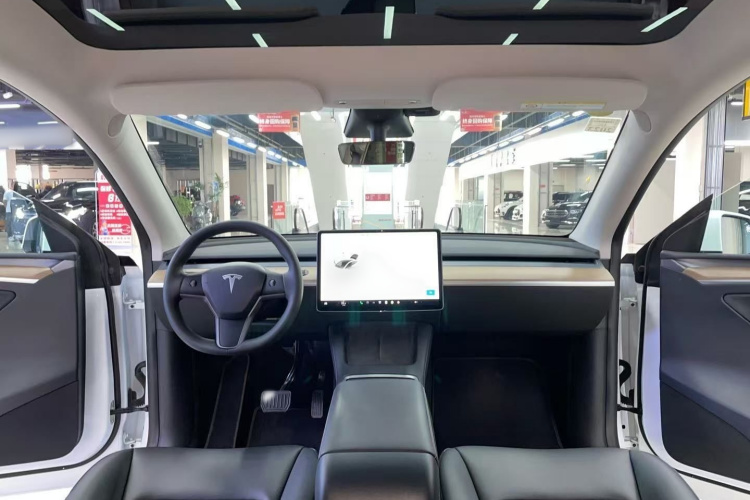 特斯拉 Model Y 2021款 标准续航后驱版中控内饰7002