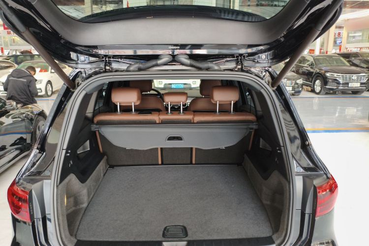 奔驰GLB 2024款 GLB 200 动感型机舱底盘23