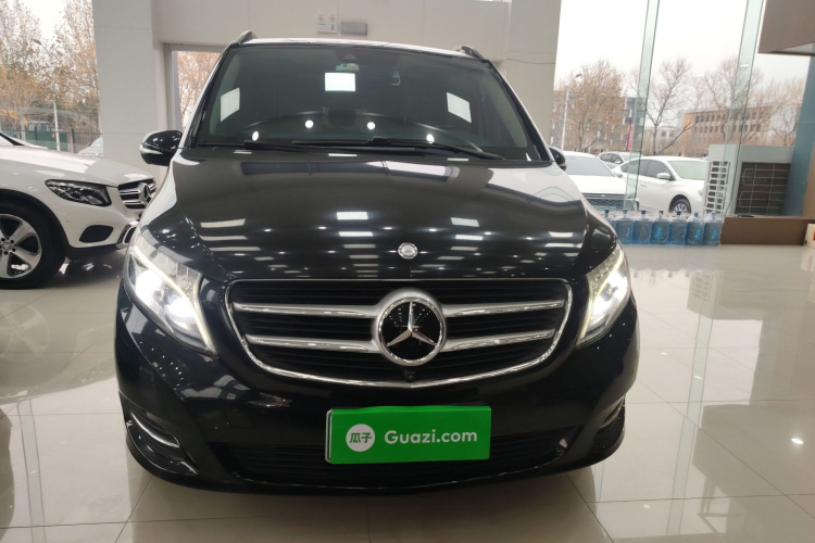 奔驰V级 2016款 V 260 L 尊贵加长版车身外观2