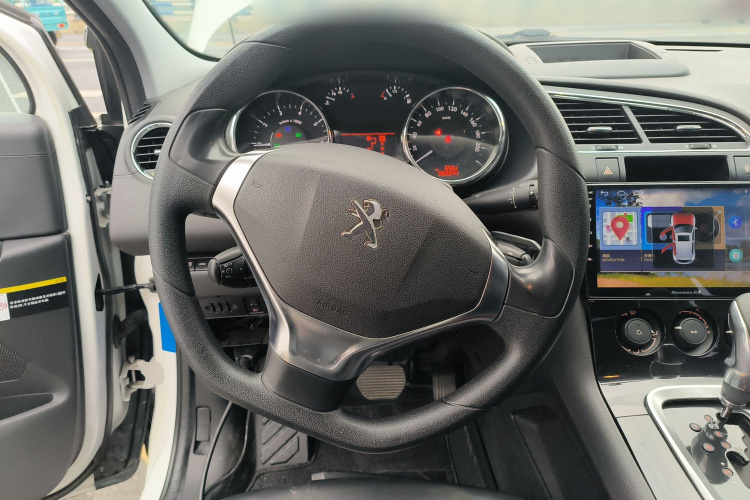 标致3008 2015款 1.6THP 自动经典版中控内饰13