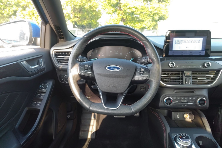 福特 福克斯 2020款 三厢 EcoBoost 180 自动ST Line中控内饰13