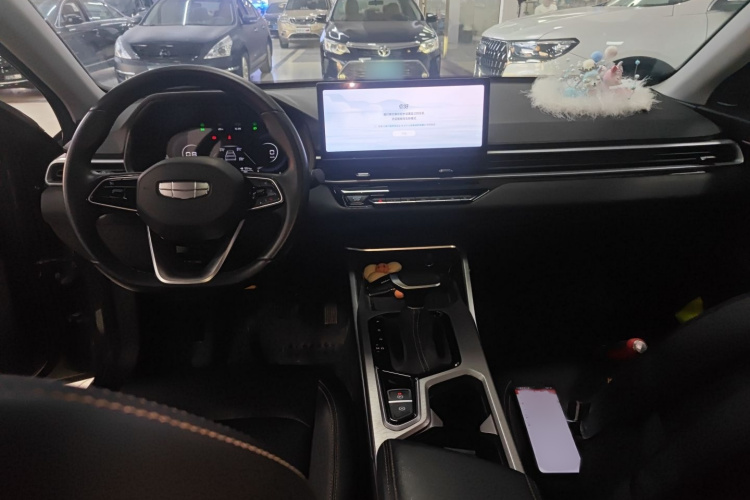 吉利汽车 帝豪 2025款 第4代 1.5L CVT尊贵型中控内饰7002