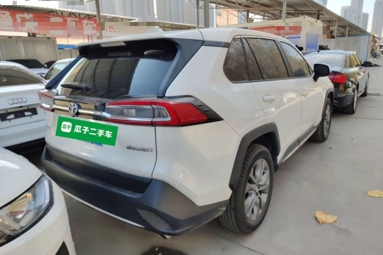 丰田 威兰达 2022款 2.0L CVT两驱豪华PLUS版车身外观6005