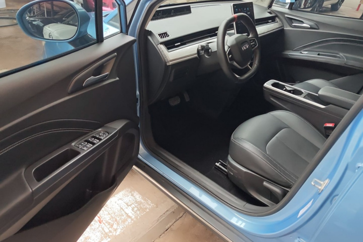 哪吒汽车 哪吒V 2022款 潮 400中控内饰7003