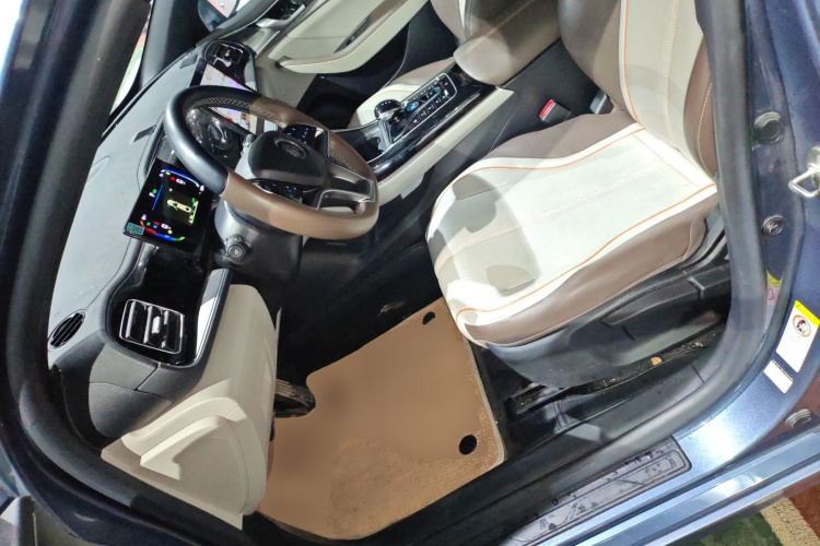 比亚迪 秦PLUS 2024款 荣耀版 EV 420KM领先型中控内饰19