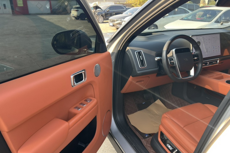 理想汽车 理想L8 2023款 Pro中控内饰7009