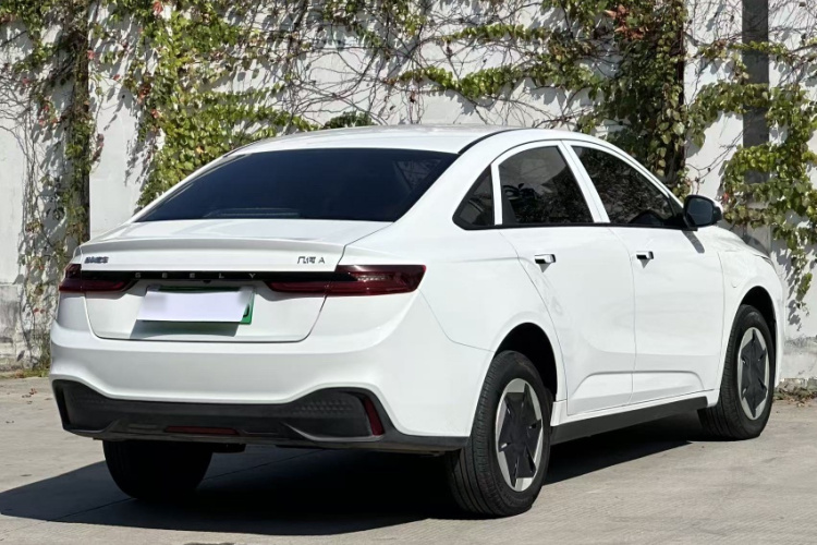 吉利几何A 2024款 410KM 出行版车身外观6002