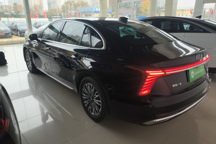 红旗H5 2023款 1.5T DCT智联旗韵版车身外观4