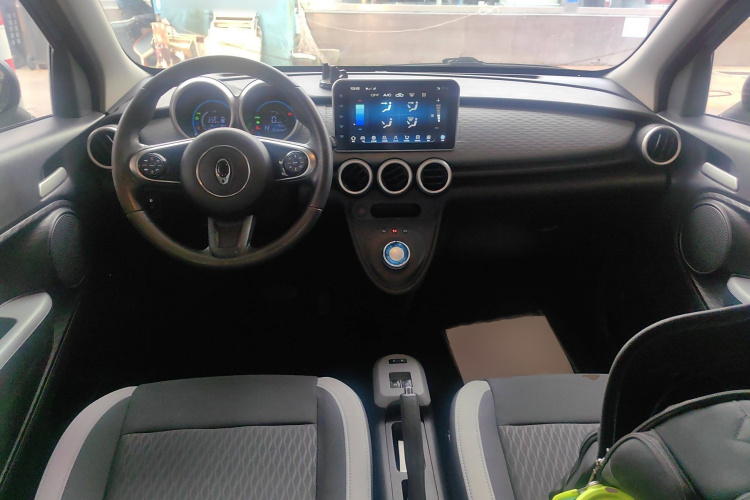 欧拉黑猫 2021款 301km 基础型中控内饰7002