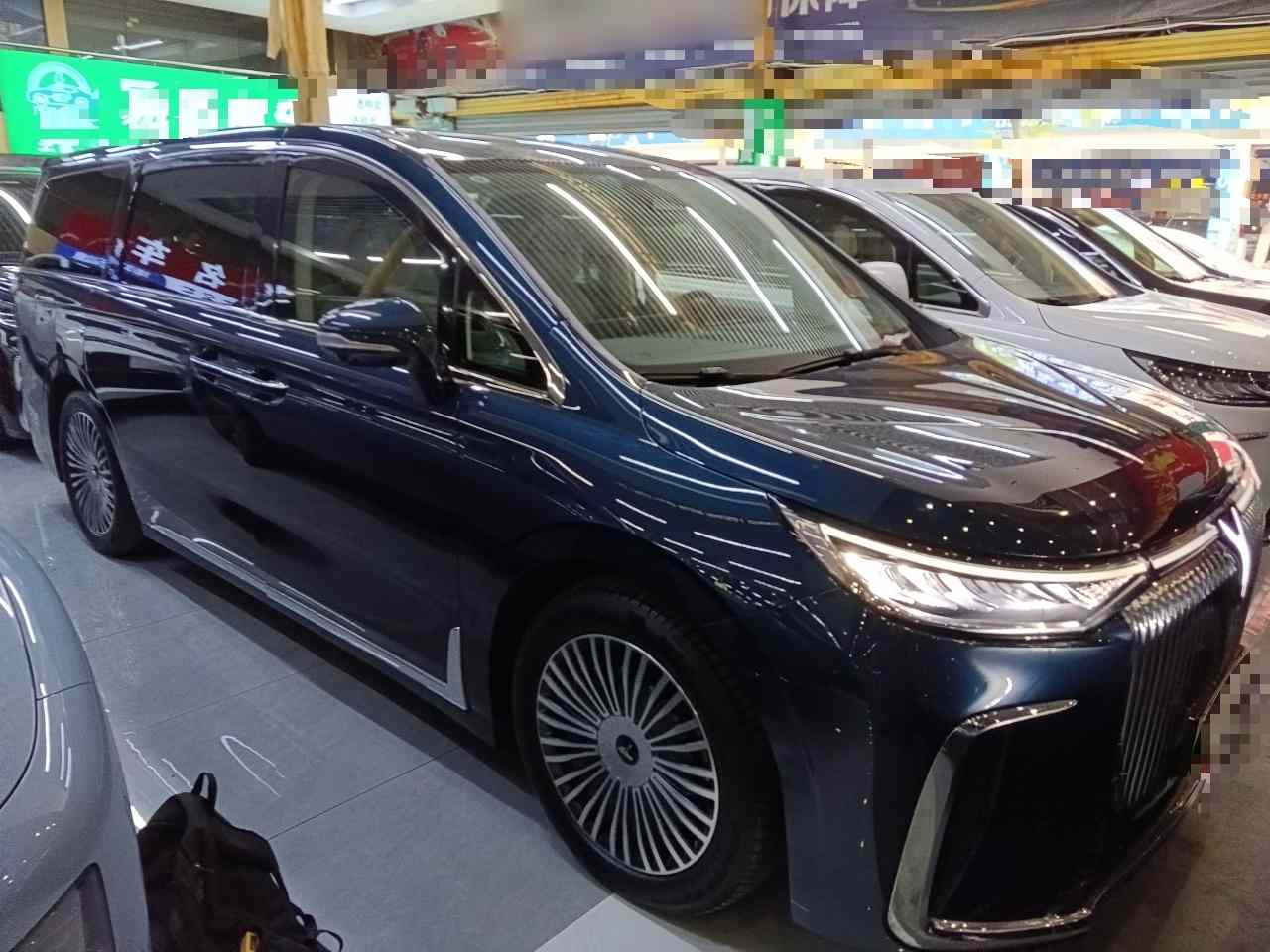 岚图汽车 岚图梦想家 2025款 PHEV 四驱旗舰鲲鹏版(5)
