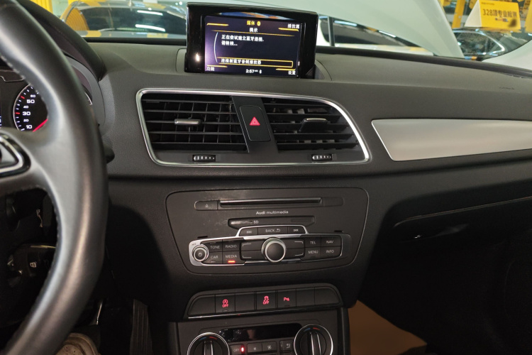 奥迪Q3 2018款 30周年年型 30 TFSI 时尚型局部细节16