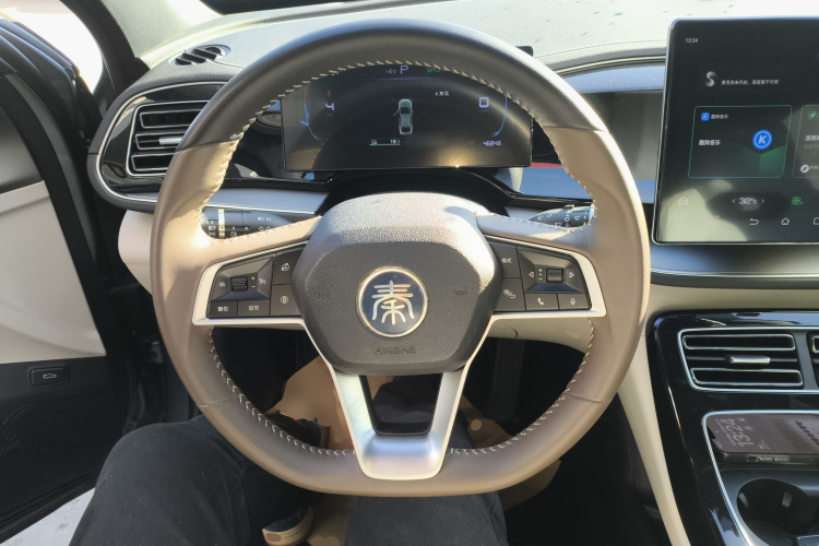 比亚迪 秦PLUS 2023款  冠军版 DM-i 120KM超越型中控内饰13