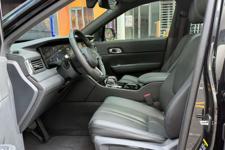 理想汽车 理想ONE 2020款 增程6座版中控内饰19