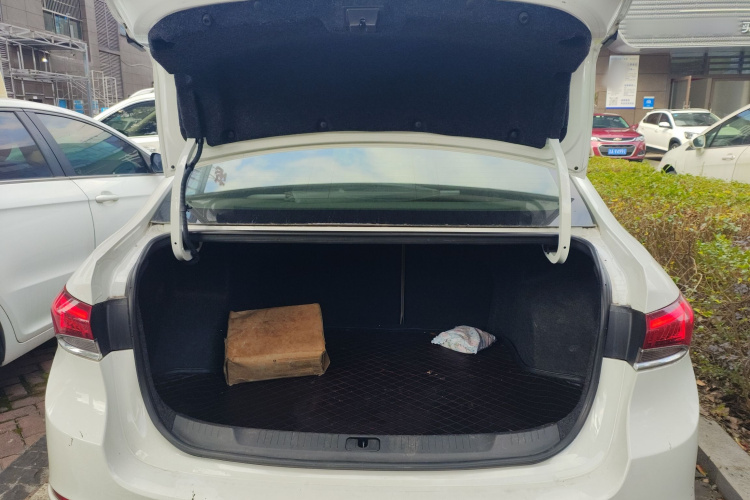 别克 英朗 2018款 15T 手动精英型 国V机舱底盘23