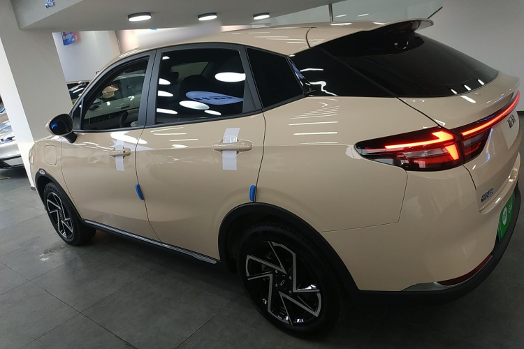 哪吒汽车 哪吒AYA 2023款 401 Lite车身外观6003