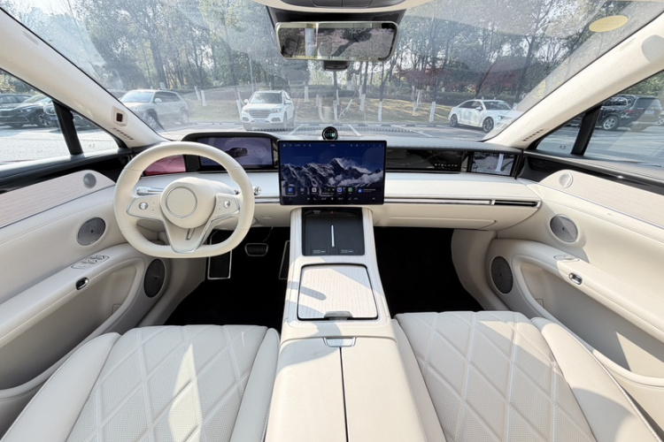 鸿蒙智行 享界S9 2025款 增程 Ultra中控内饰7011