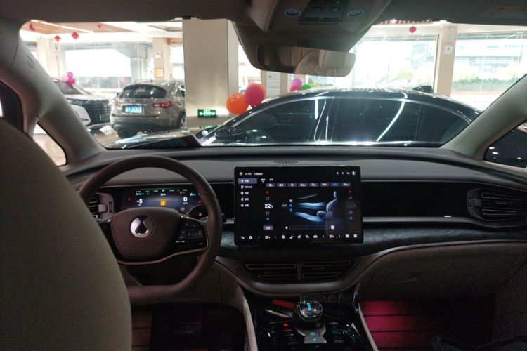 腾势D9 2022款 DM-i 1040 尊贵型中控内饰7002