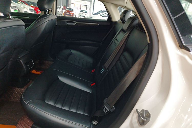 福特 蒙迪欧 2020款 EcoBoost 180 时尚型中控内饰21