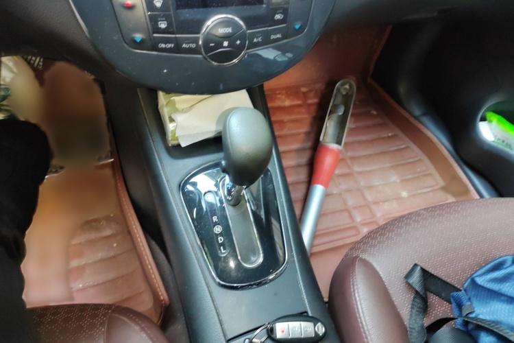 日产 骐达TIIDA 2013款 1.6L CVT酷咖版局部细节18