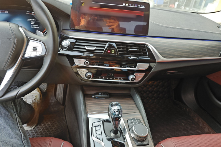 宝马5系 2023款 530Li 领先型 豪华套装中控内饰12