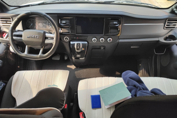 江铃福顺 2025款 2.0T 8AT柴油短轴中顶商运型多功能乘用车5/6座中控内饰12