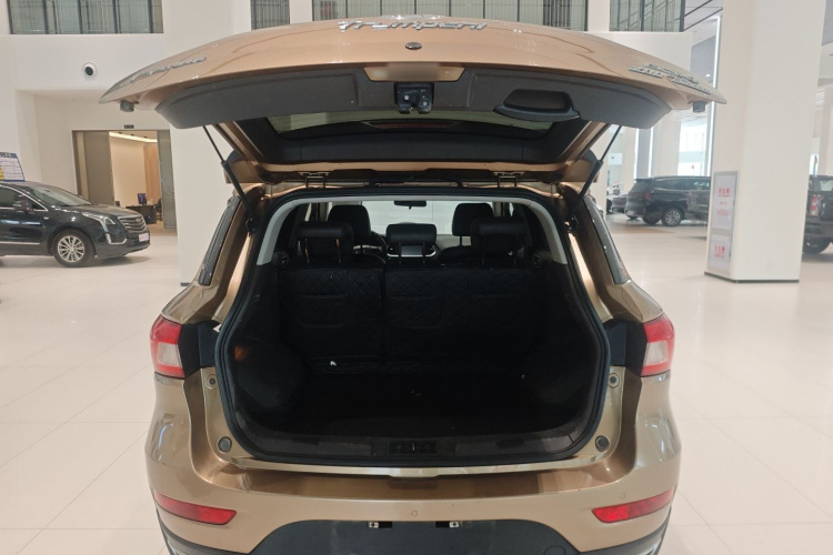 广汽传祺 传祺GS4 2015款 200T G-DCT豪华版机舱底盘23