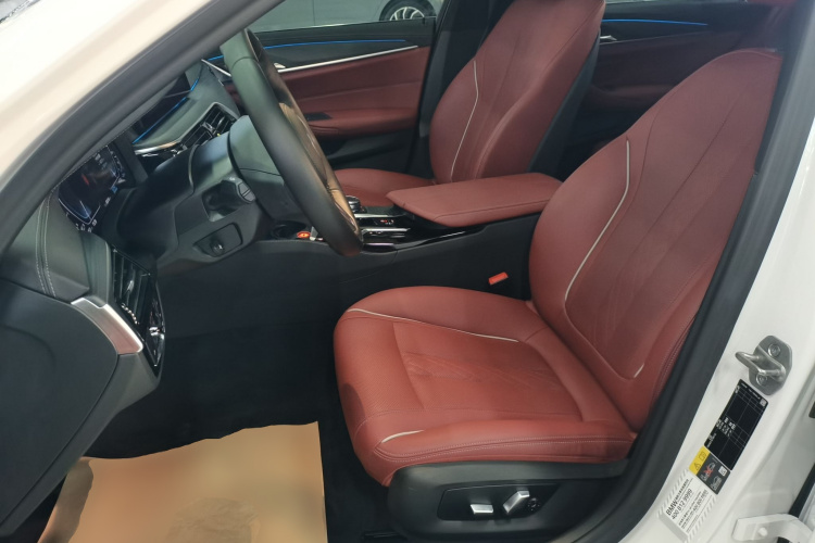 宝马5系新能源 2021款 改款 535Le M运动套装中控内饰19