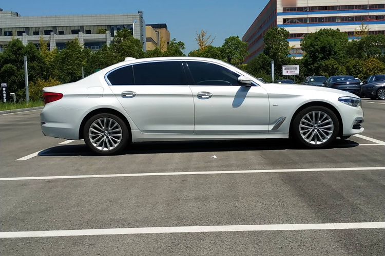宝马5系 2018款 530Li 领先型 豪华套装车身外观6009