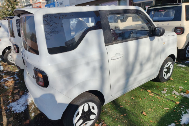 吉利银河 熊猫 2025款 210km 元气熊车身外观7