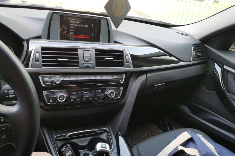 宝马3系 2016款 316Li 时尚型中控内饰7002