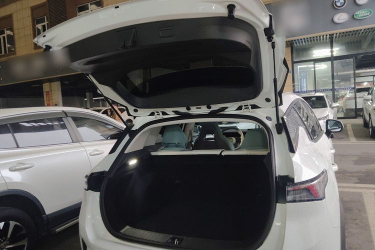 领克06 EM-P 2023款 EM-P 126长续航Pro机舱底盘23