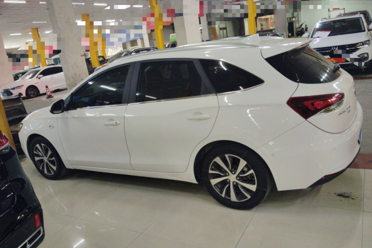 别克 阅朗 2019款 18T 自动互联旗舰型 国V车身外观4