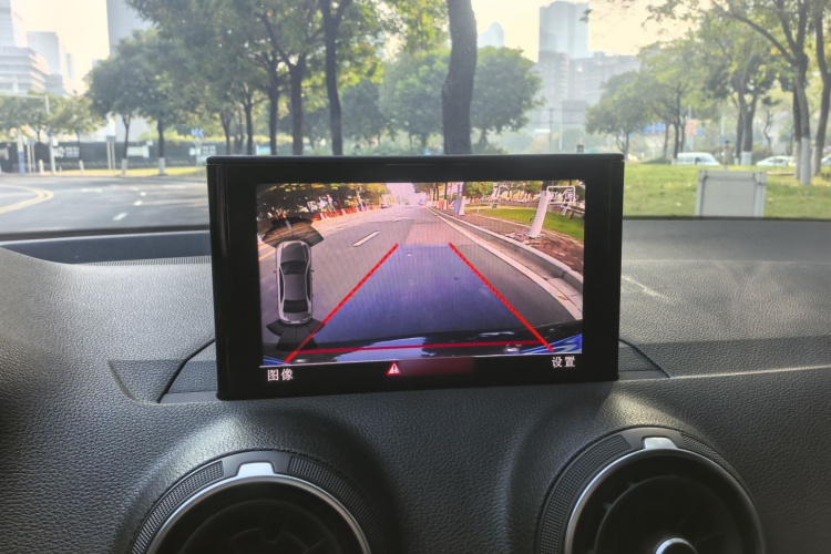 奥迪Q2L 2020款 35 TFSI 进取动感型中控内饰7008