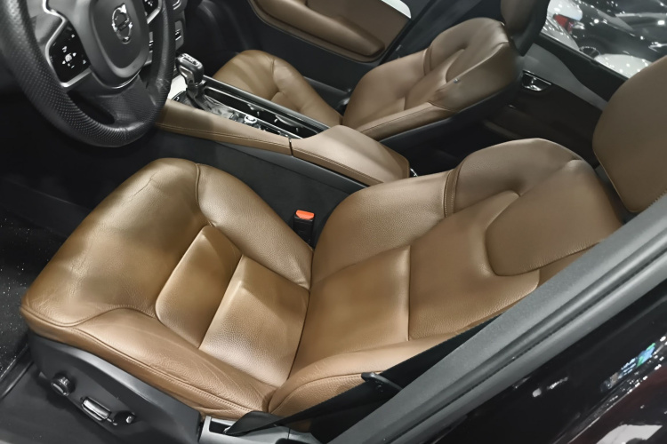 沃尔沃XC90 2018款 T6 智逸版 7座中控内饰19