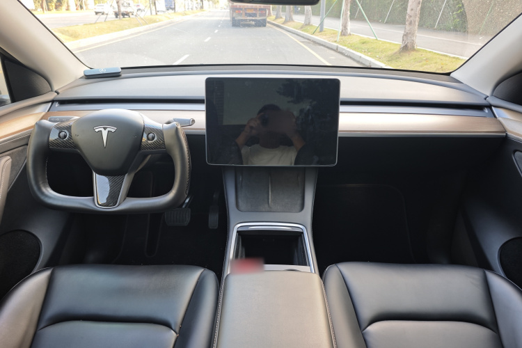 特斯拉 Model Y 2021款 标准续航后驱版中控内饰7004