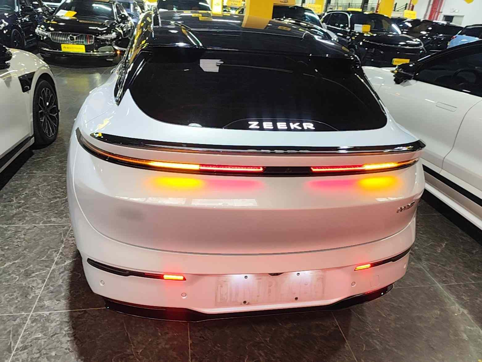 极氪007GT 2025款 四驱智驾版 75kWh(4)