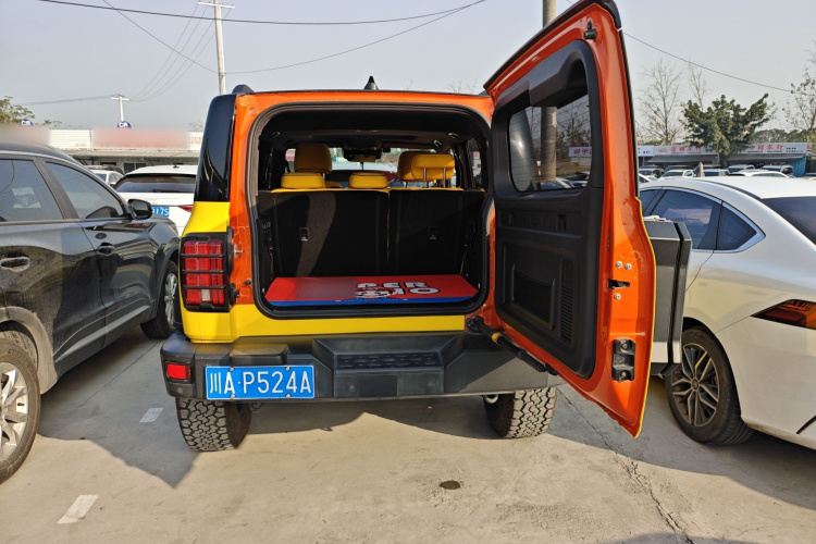 坦克300 2021款 越野版 2.0T 征服者机舱底盘23