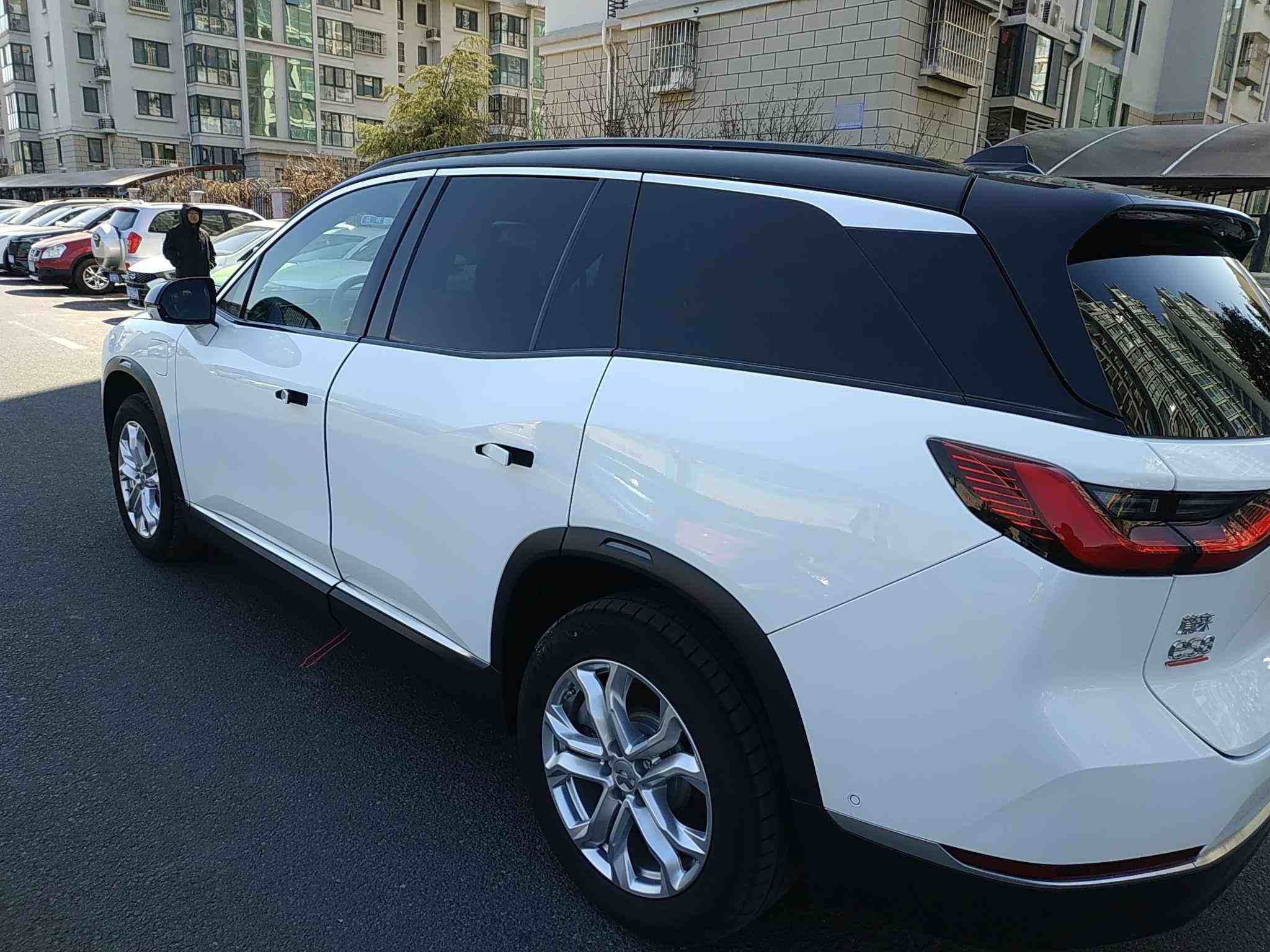 蔚来ES8 2022款 100kWh 七座版(4)