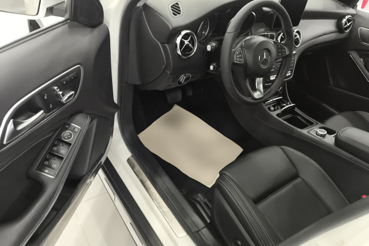 奔驰GLA 2017款 GLA 200 动感型中控内饰20