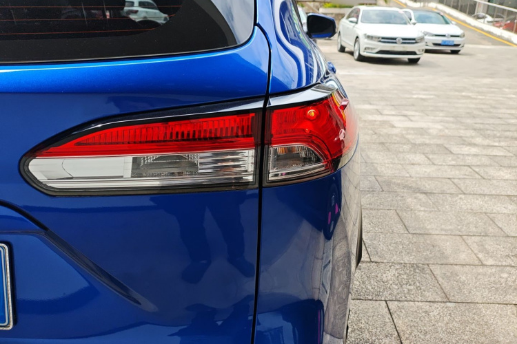 丰田 卡罗拉锐放 2022款 2.0L 先锋版车身外观9