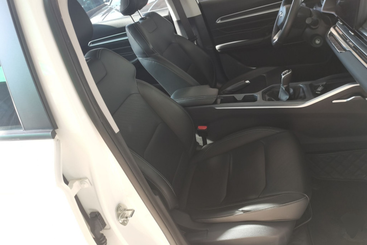 吉利汽车 帝豪 2022款 第4代 1.5L 手动豪华型局部细节41