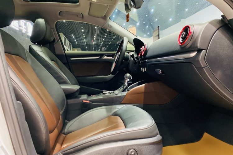 奥迪A3 2020款 Limousine 35 TFSI 风尚型 国VI中控内饰7010