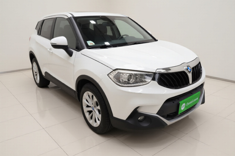 中华V3 2016款 1.5L 手动智能型车身外观3